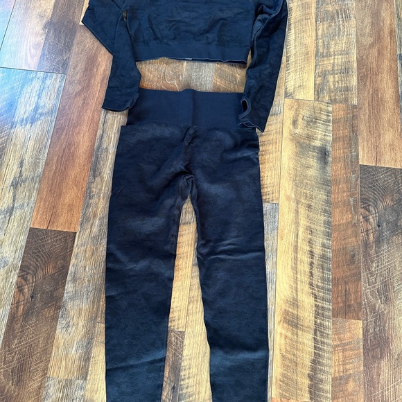 LULU CLOTHING COMPANY - Picture 2 of 5